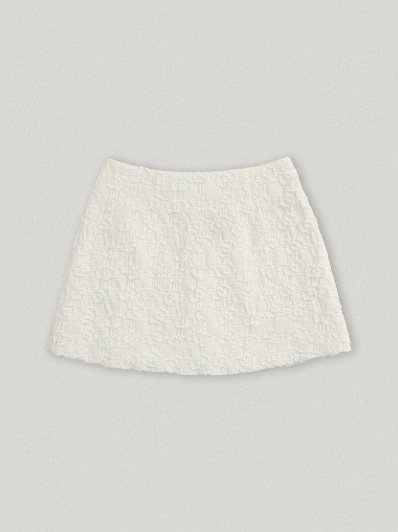 Ayurt Embossed Skirt White (3rd)